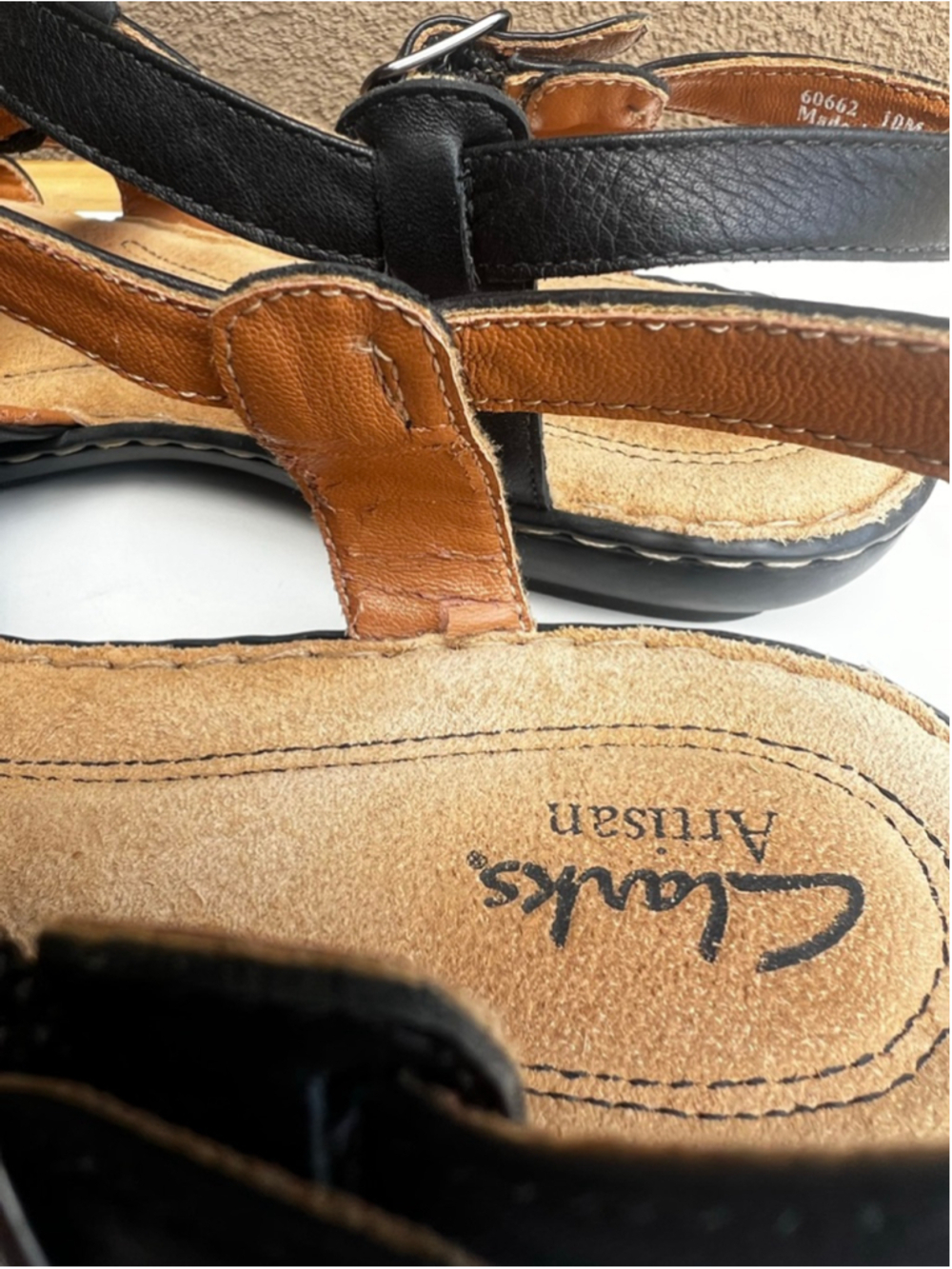 Clarks Artisan Black Leather Beaded Flat Sandals Size 10 Ankle Strap Comfort - Picture 8 of 8